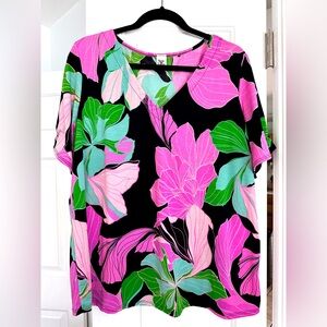 See in Love short sleeved floral blouse. Size Large.
